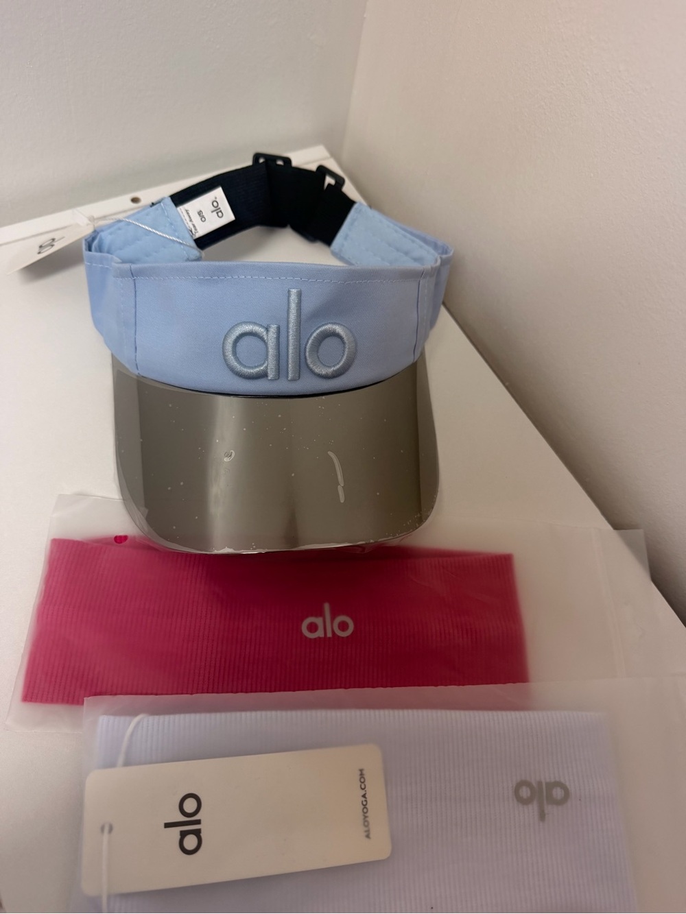 Alo Yoga 3-Piece Bundle Airlift Solar Visor + 2 Headbands NWT Pink White Blue